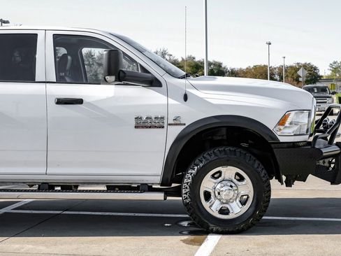 Used 2018 RAM 2500 Tradesman w/ Chrome Appearance Group image 12