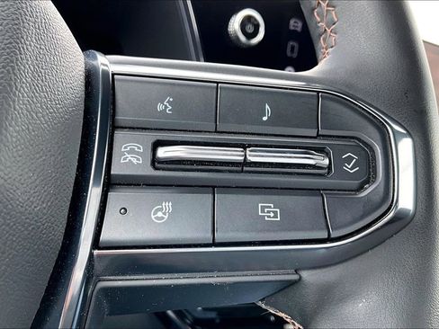 Used 2023 GMC Canyon AT4 w/ AT4 Premium Package AWD/4WD image 17