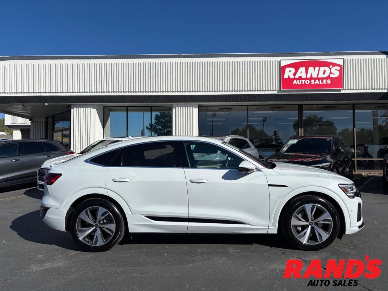 Used 2024 Audi Q8 e-tron Premium Plus AWD/4WD image 1