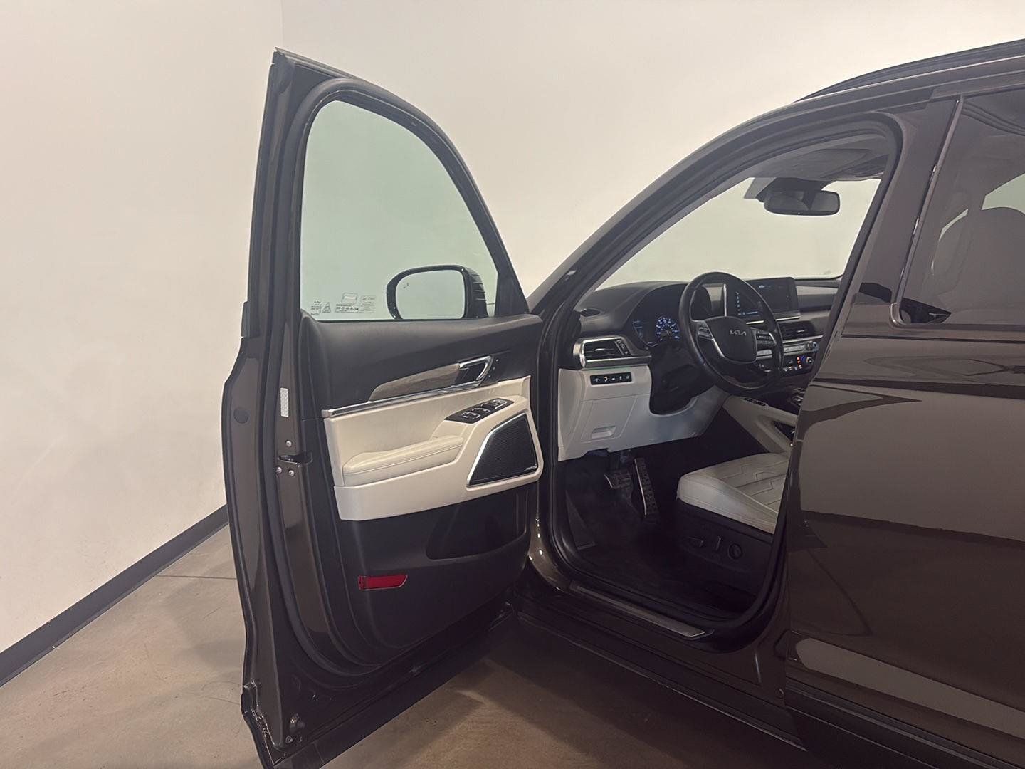 Used 2022 Kia Telluride SX w/ SX Prestige Package AWD/4WD image 9