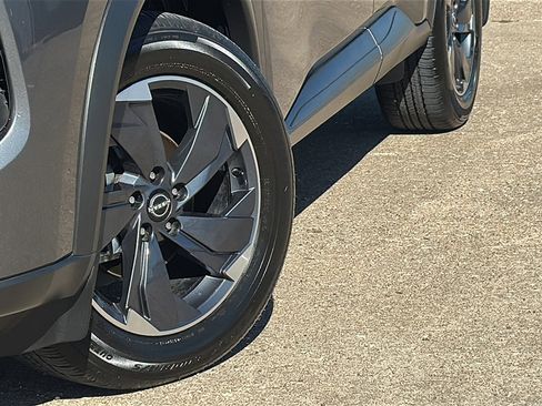 Certified 2025 Nissan Rogue SV image 3