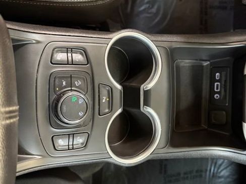 Used 2022 GMC Terrain SLT w/ Infotainment Package II image 29