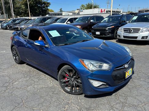 Used 2016 Hyundai Genesis Coupe 3.8 RWD image 2