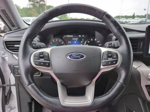 Used 2021 Ford Explorer XLT w/ Equipment Group 202A AWD/4WD image 23