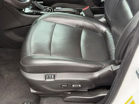 Used 2019 Buick Encore Essence FWD image 18