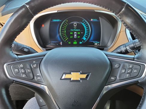 Used 2018 Chevrolet Volt Premier w/ Driver Confidence Package FWD image 8