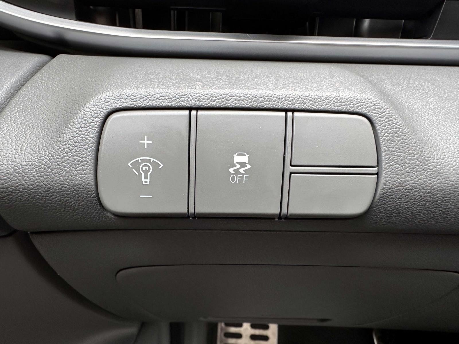 Used 2025 Hyundai Elantra Sport FWD image 15