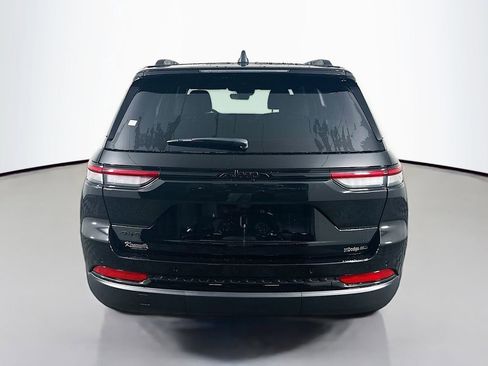 New 2025 Jeep Grand Cherokee Altitude image 6