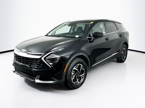 Used 2025 Kia Sportage LX image 3