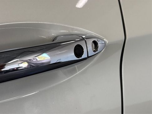 Used 2018 Honda Pilot Touring image 21