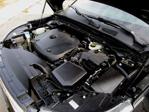 Used 2020 Volvo XC40 T5 Momentum w/ Protection Package Premier image 38