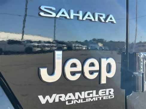 Used 2020 Jeep Wrangler Unlimited Sahara w/ Uconnect 4C Nav & Sound Group image 12