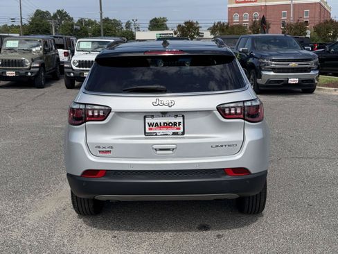 Used 2024 Jeep Compass Limited AWD/4WD image 4