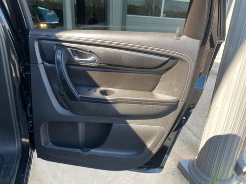 Used 2015 Chevrolet Traverse LT image 17