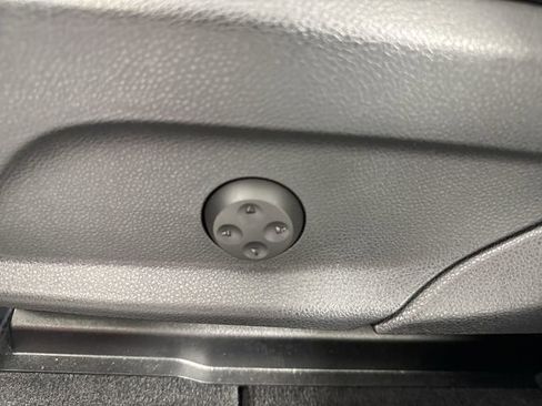 Used 2019 Mercedes-Benz GLC 300 4MATIC image 20