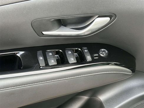 Used 2022 Hyundai Tucson Limited w/ Winter Package image 17
