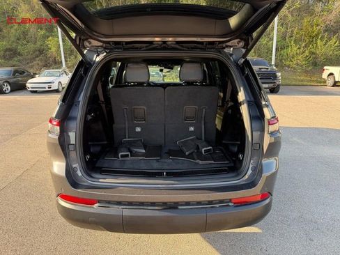 Used 2023 Jeep Grand Cherokee L Laredo image 6