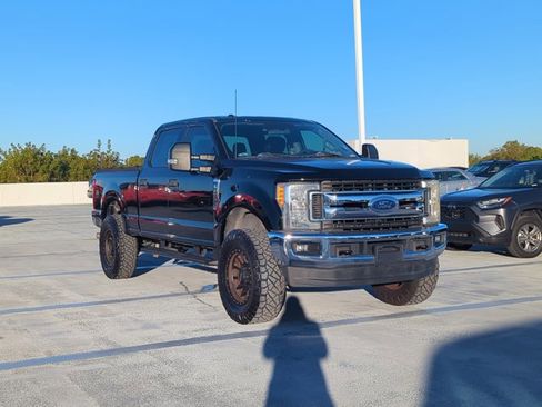 Used 2017 Ford F250 XLT w/ XLT Value Package image 4