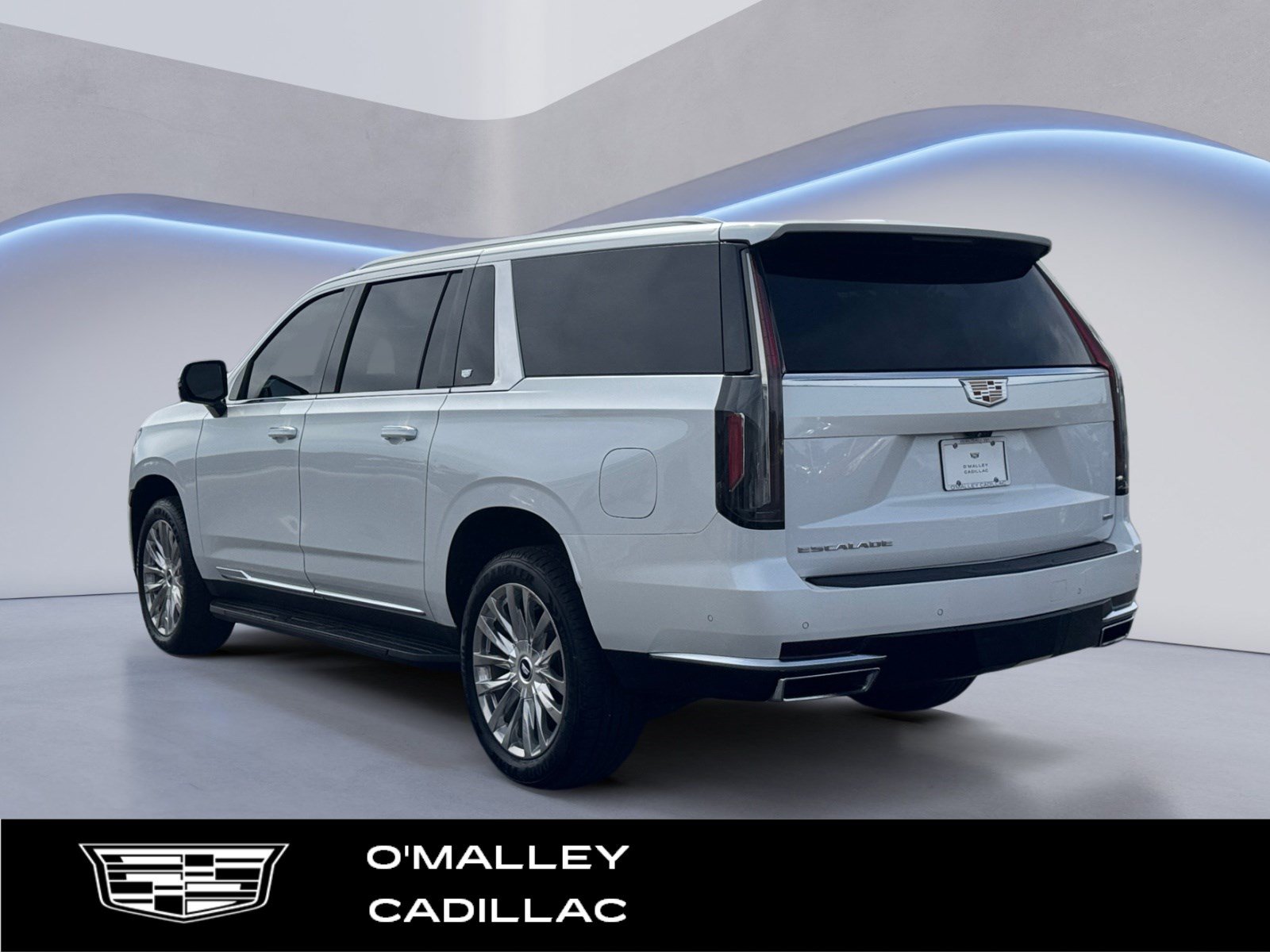 Used 2023 Cadillac Escalade ESV Premium Luxury AWD/4WD image 3