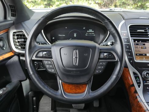 Used 2019 Lincoln Nautilus Reserve image 15