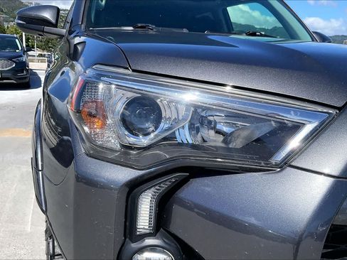 Used 2021 Toyota 4Runner SR5 Premium w/ Moonroof Package AWD/4WD image 31