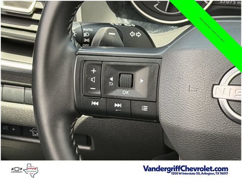 Used 2025 Nissan Rogue SV AWD/4WD image 14
