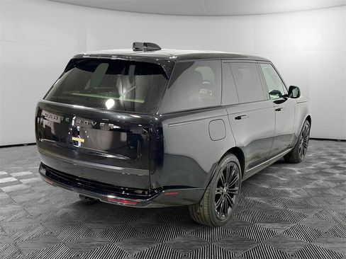 New 2025 Land Rover Range Rover Long Wheelbase SE image 5