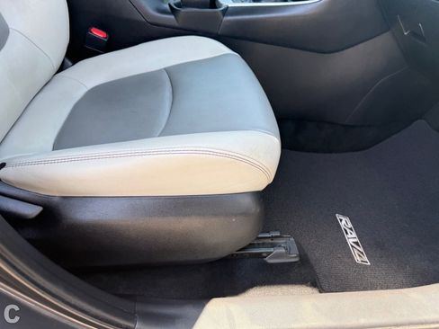 Used 2020 Toyota RAV4 XLE Premium FWD image 11