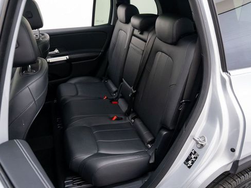 Used 2021 Mercedes-Benz GLB 250 4MATIC w/ Premium Package image 20