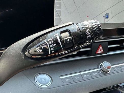 Used 2025 Hyundai Elantra SEL FWD image 34