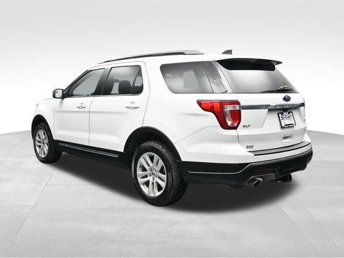 Used 2018 Ford Explorer XLT AWD/4WD image 3