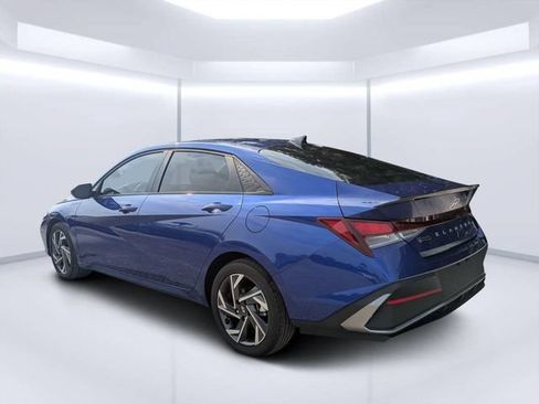 Used 2025 Hyundai Elantra Sport w/ Cargo Package FWD image 5