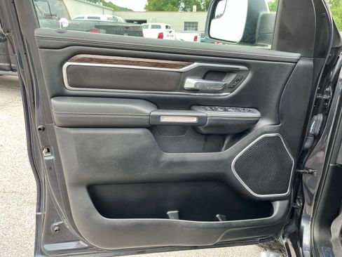 Used 2019 RAM 1500 Laramie AWD/4WD image 11