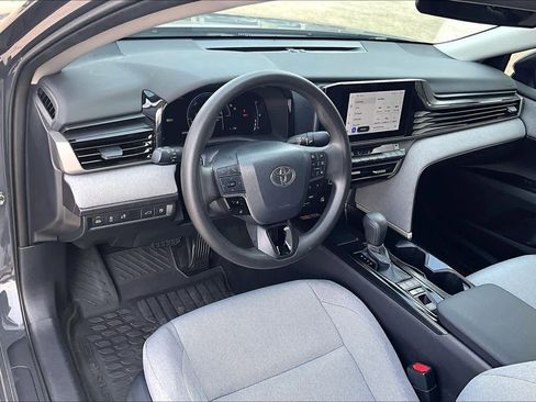 Used 2025 Toyota Camry LE image 18