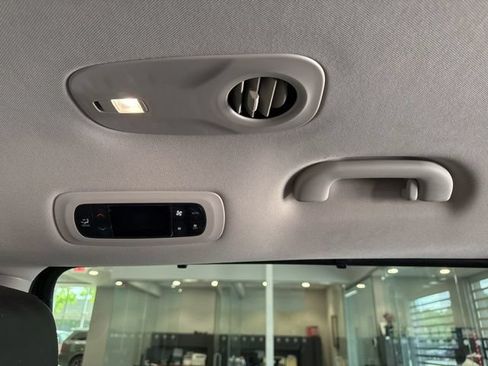 Used 2023 Chrysler Pacifica Touring-L FWD image 38
