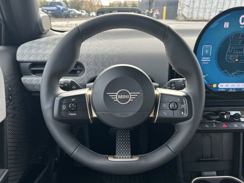 Used 2025 MINI Cooper 2-Door Hardtop image 10