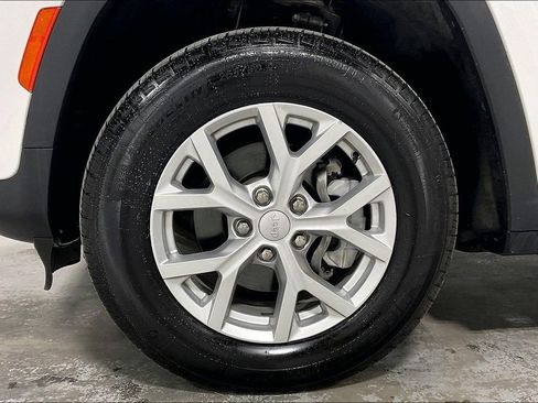 Used 2023 Jeep Grand Cherokee Limited image 11