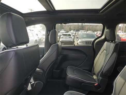 New 2026 Chrysler Pacifica Limited w/ Trailer Tow Group image 10