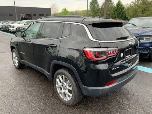 Used 2022 Jeep Compass Latitude AWD/4WD image 3