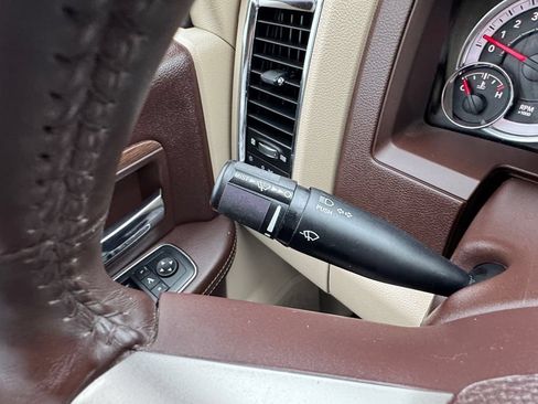 Used 2018 RAM 1500 Laramie w/ Convenience Group AWD/4WD image 33