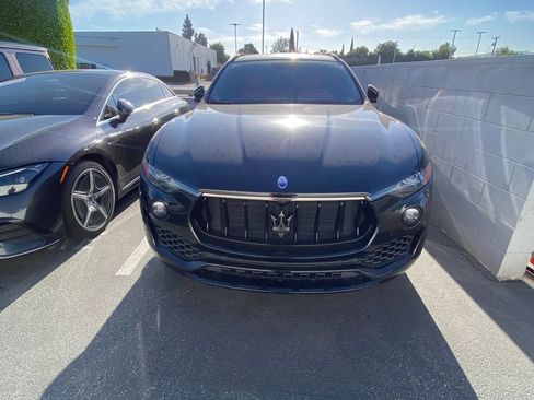Used 2018 Maserati Levante AWD/4WD image 3