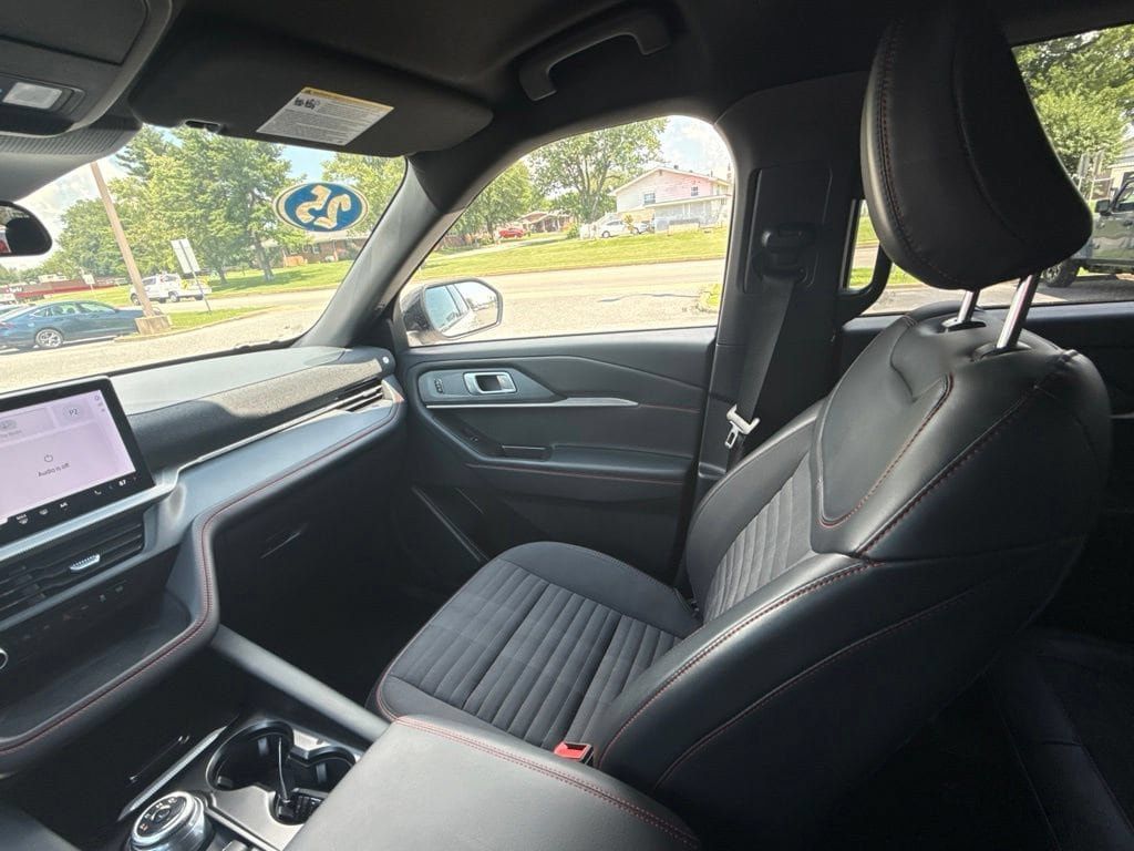 Used 2025 Ford Explorer ST-Line AWD/4WD image 19