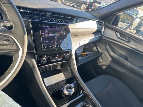 New 2025 Jeep Grand Cherokee L Laredo w/ Luxury Tech Group I image 24