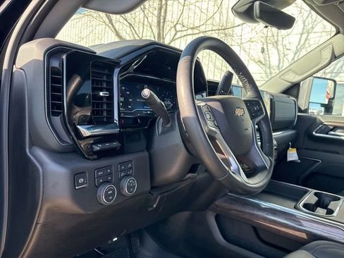 Certified 2025 Chevrolet Silverado 2500 LTZ w/ LTZ Premium Package image 10
