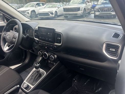 New 2025 Hyundai Venue SEL FWD image 20