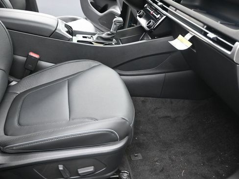 Certified 2025 Hyundai Santa Cruz Limited image 13