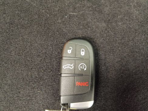 Used 2020 Jeep Cherokee Limited FWD image 32