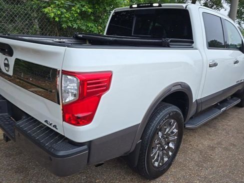 Used 2019 Nissan Titan Platinum Reserve w/ Platinum Utility Package AWD/4WD image 6