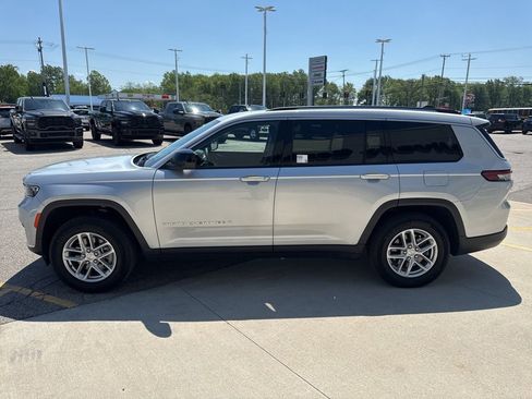 Used 2023 Jeep Grand Cherokee L Laredo AWD/4WD image 8