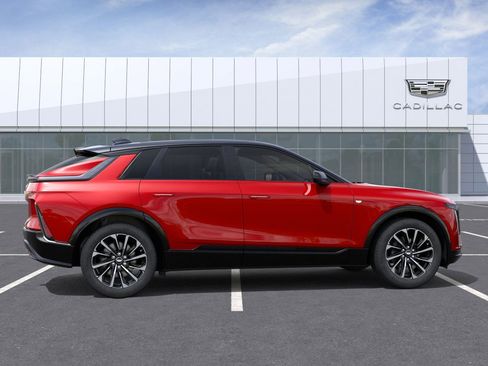 New 2025 Cadillac Lyriq Sport image 5